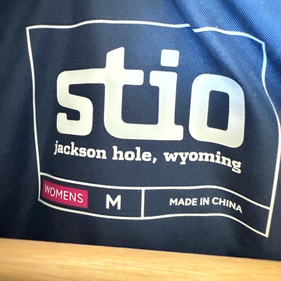 STIO East Butte Hooded Puffer Jacket Cropped Gorpcore Blue Insulated Oversized M - Picture 3 of 7